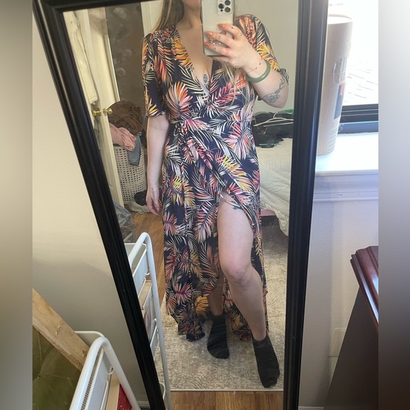 Veronica M Dresses & Skirts - Veronica M Tropical Wrap Dress
